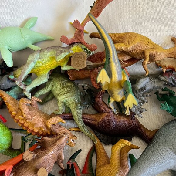 Lot Of 40+ Plastic Dinosaur Figures Assorted Colors & Species Approx 4"-6" Educa - Picture 3 of 8